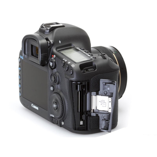 Цифровая фотокамера зеркальная Canon EOS 70D + объектив 18-55 IS STM c Wi-Fi